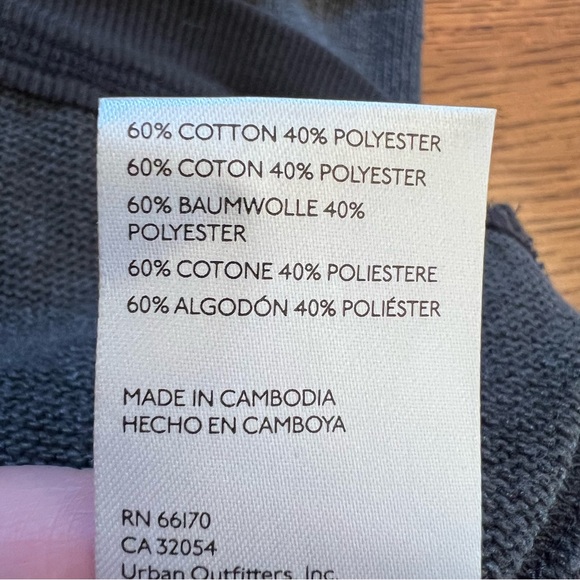 ⭐️ We the Free People Anyway Tee V Wrap Raw Edge Surplice Lagenlook Sweatshirt - Picture 9 of 13